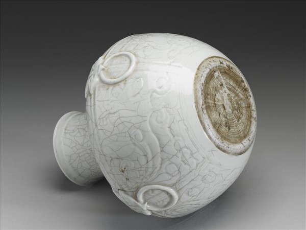 白瓷獸耳暗環壺