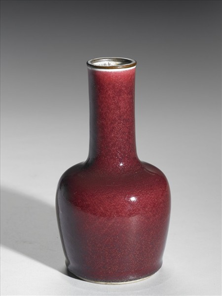 寶石紅釉紙槌瓶