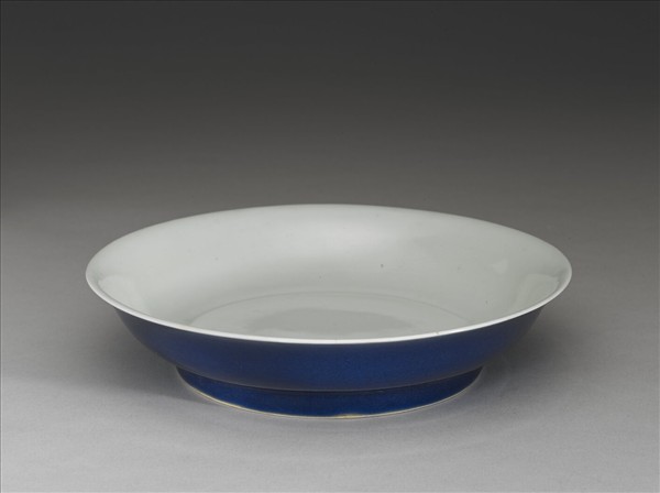 霽青釉白裡龍紋盤