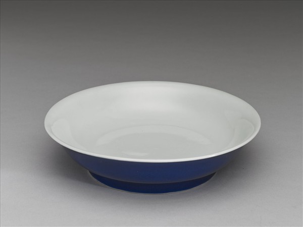 霽青釉白裡龍紋盤