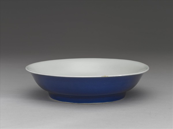 霽青釉白裡龍紋盤