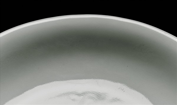 霽青釉白裡龍紋盤