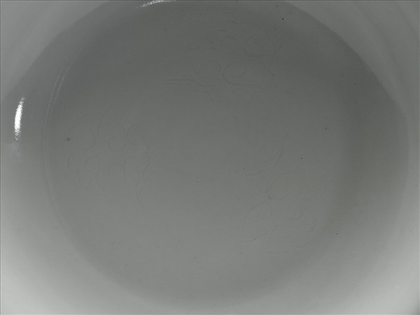 霽青釉白裡龍紋盤