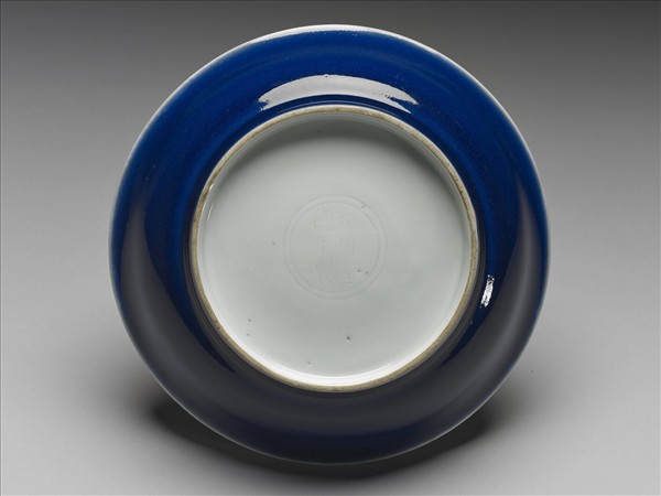 霽青釉白裡龍紋盤