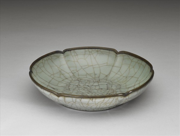 官窯 青瓷龍紋盤