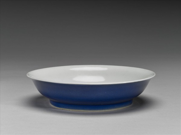 霽青釉白裡龍紋盤