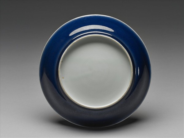 霽青釉白裡龍紋盤