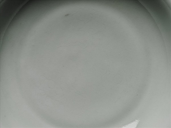 霽青釉白裡龍紋盤