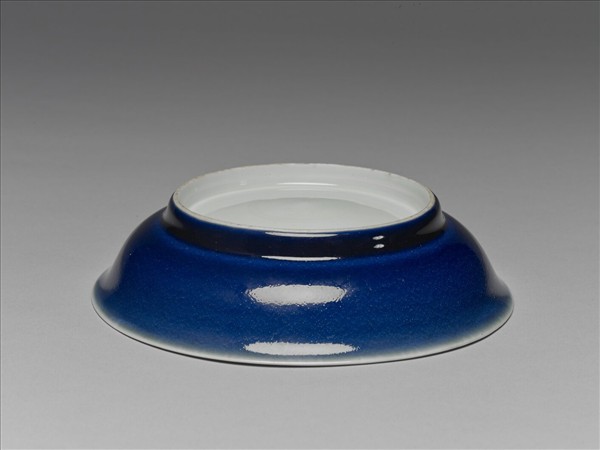 霽青釉白裡龍紋盤