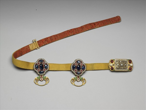 鑲珠石花卉帶頭腰帶