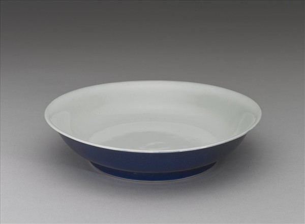 霽青釉白裡龍紋盤