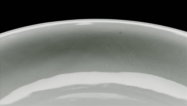 霽青釉白裡龍紋盤