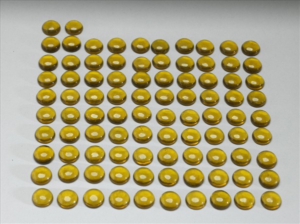 黃色玻璃棋子