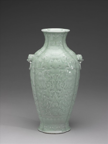 青瓷福壽紋海棠式瓶