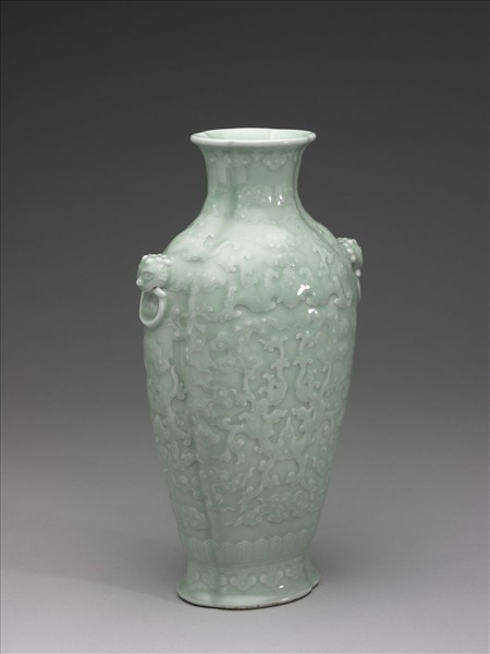 青瓷福壽紋海棠式瓶