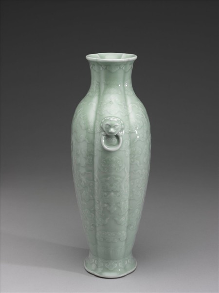 青瓷福壽紋海棠式瓶