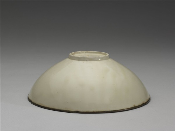 定窯 白瓷劃花蓮花紋花口碗