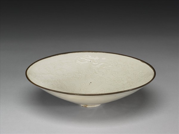 定窯 白瓷印花雲鳳紋笠式碗