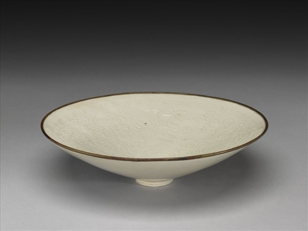 定窯 白瓷印花雲鳳紋笠式碗