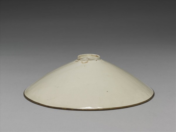 定窯 白瓷印花雲鳳紋笠式碗