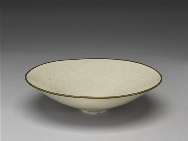 定窯 白瓷印花雲鳳紋笠式碗