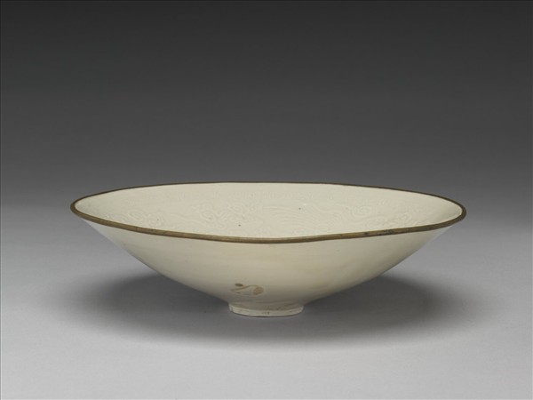 定窯 白瓷印花雲鳳紋笠式碗