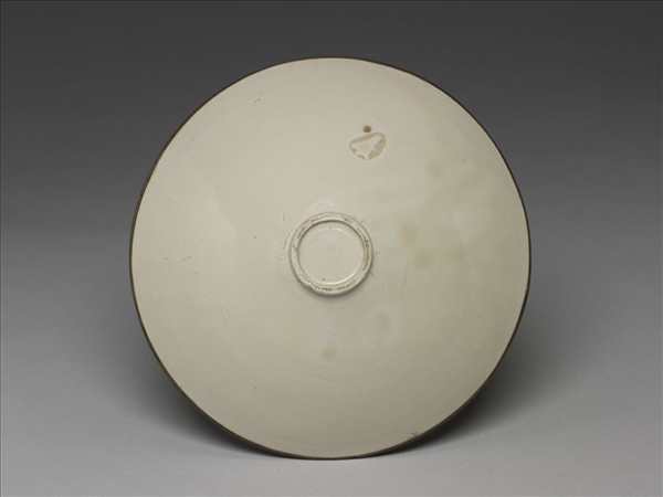 定窯 白瓷印花雲鳳紋笠式碗