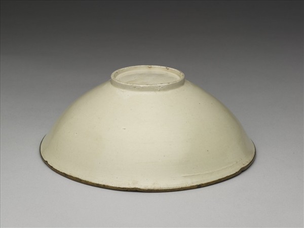 定窯 白瓷劃花蓮花紋花口碗