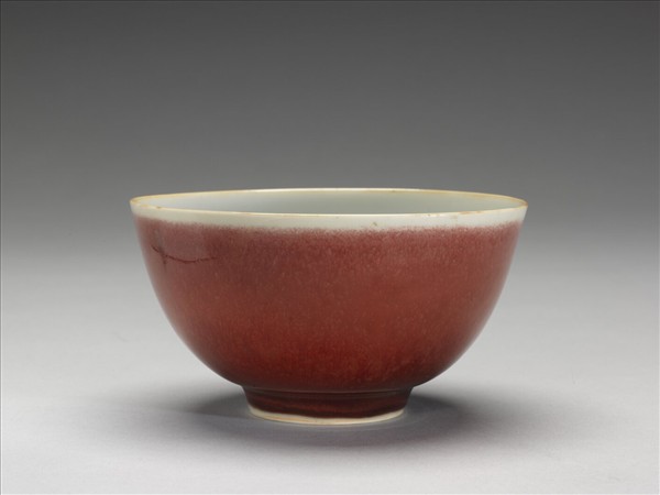 紅釉白裡碗