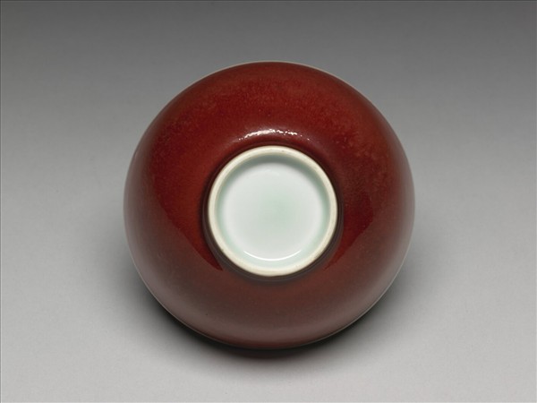紅釉白裡碗