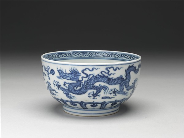 青花雙龍戲珠碗
