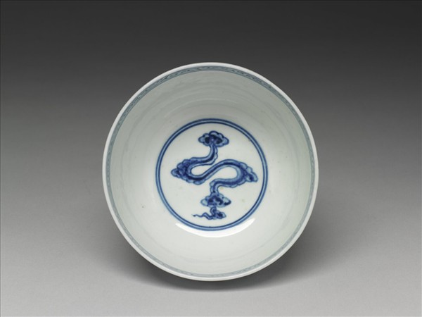 青花雙龍戲珠碗