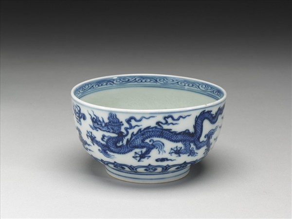 青花雙龍戲珠碗