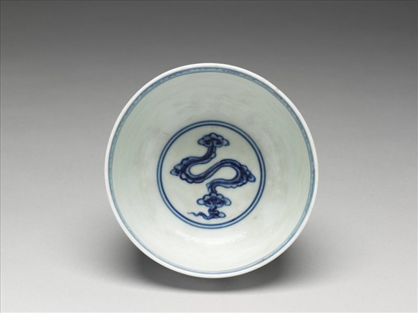 青花雙龍戲珠碗