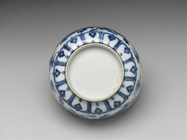 青花雙龍戲珠碗