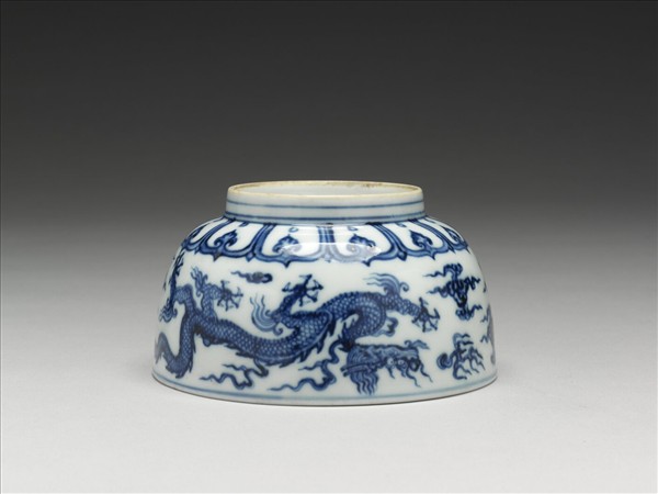 青花雙龍戲珠碗