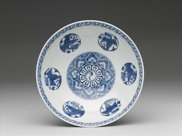 青花穿蓮鳳紋碗