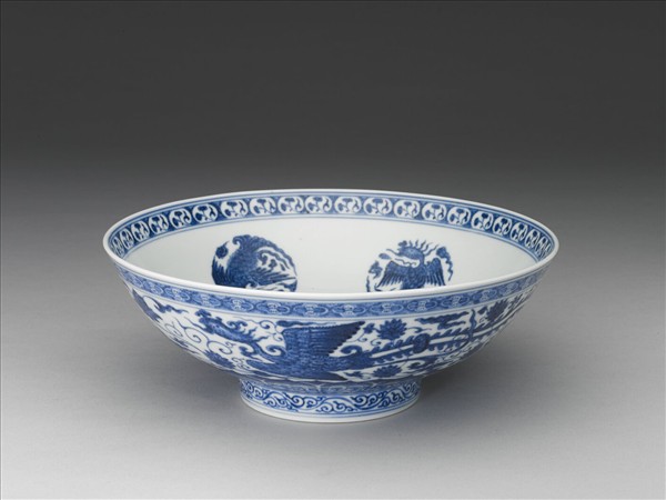 青花穿蓮鳳紋碗