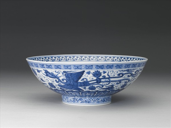 青花穿蓮鳳紋碗
