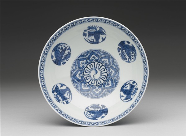 青花穿蓮鳳紋碗