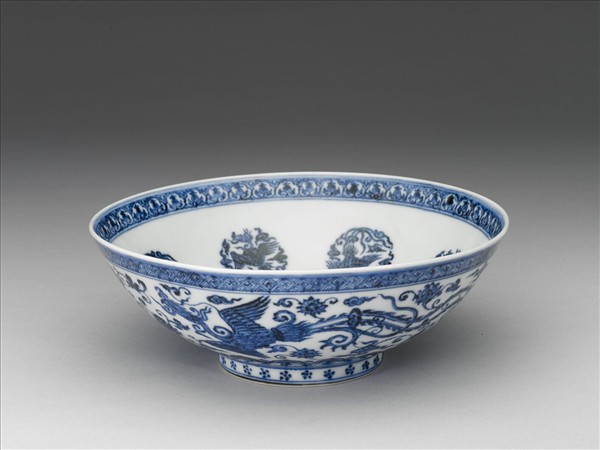 青花穿蓮鳳紋碗