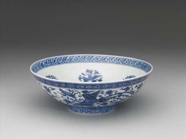 青花穿蓮鳳紋碗