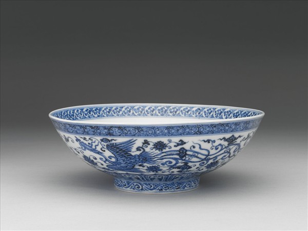 青花穿蓮鳳紋碗