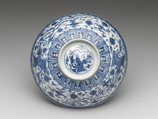 青花穿蓮鳳紋碗