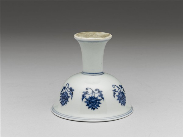 青花番蓮紋高足杯