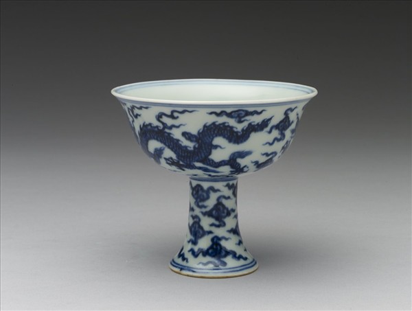 青花雲龍紋高足杯