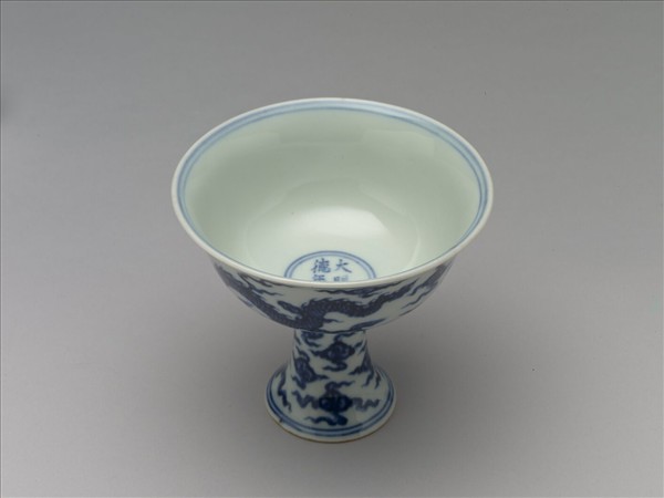 青花雲龍紋高足杯
