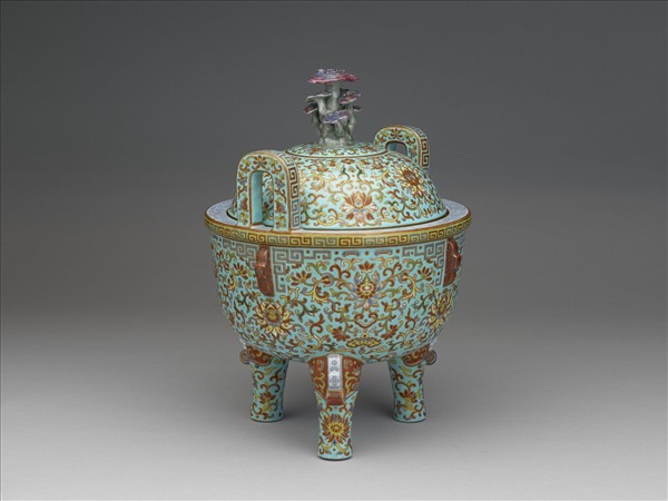 洋彩湖綠地番蓮紋鼎式爐