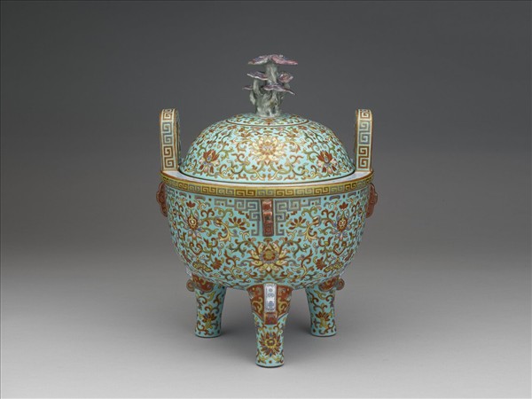 洋彩湖綠地番蓮紋鼎式爐