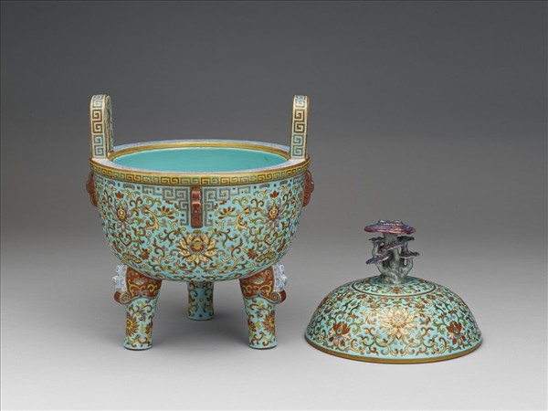 洋彩湖綠地番蓮紋鼎式爐